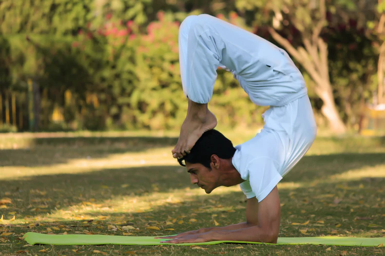 9 Benefits of Yoga for Men That Will Change Your Life