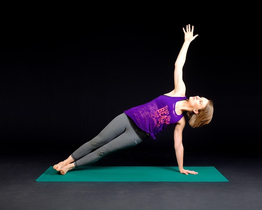 Woman doing T-Pushups