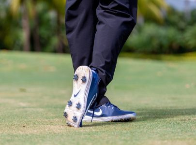 golf player walking in the course