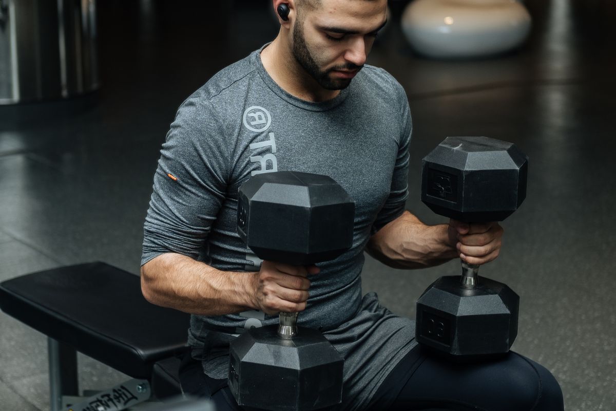 How To Train Your Lower Chest With These Great Dumbbell Workouts